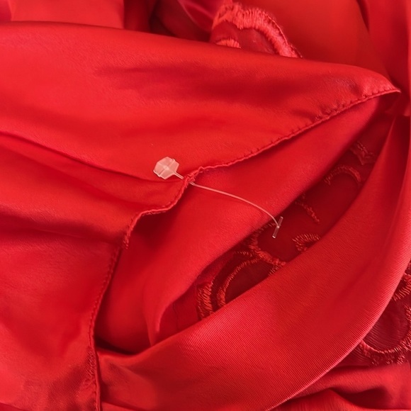 NWOT 2 piece Indulgence red nightgown with matching robe. Size medium. - Picture 13 of 13